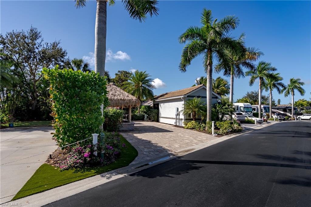 NAPLES MOTORCOACH RESORT - Land