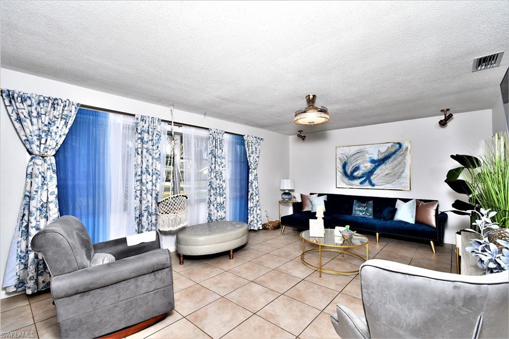 COUNTRY CLUB ESTATES - Residential