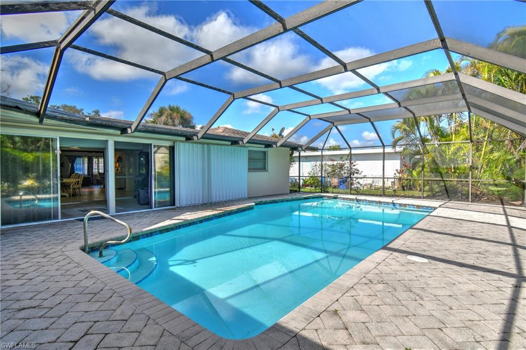 COUNTRY CLUB ESTATES - Residential