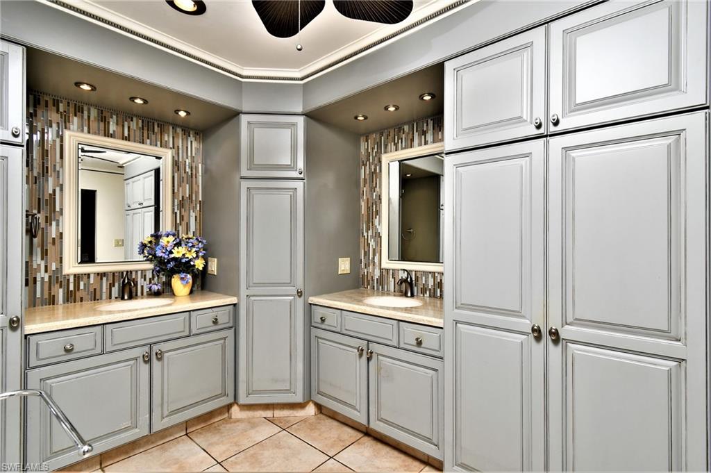 COUNTRY CLUB ESTATES - Residential