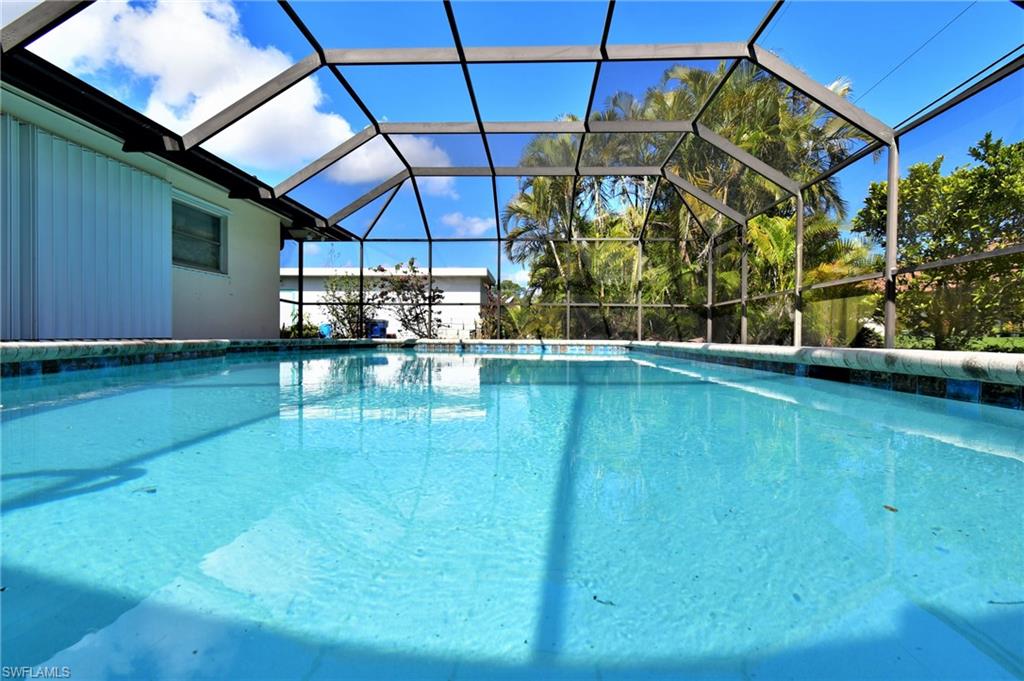 COUNTRY CLUB ESTATES - Residential