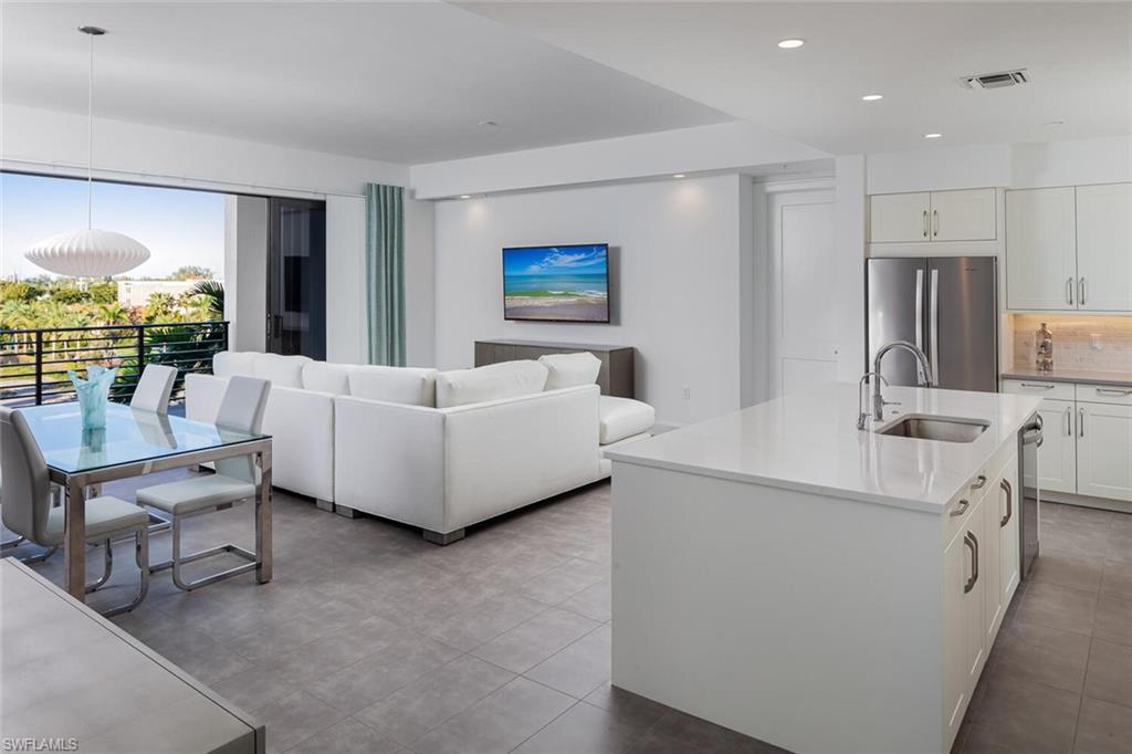 ELEVEN ELEVEN CENTRAL - Residential Lease