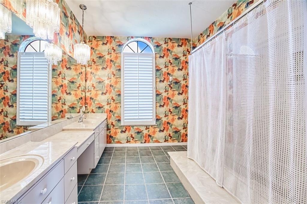 TOWN AND RIVER - Residential