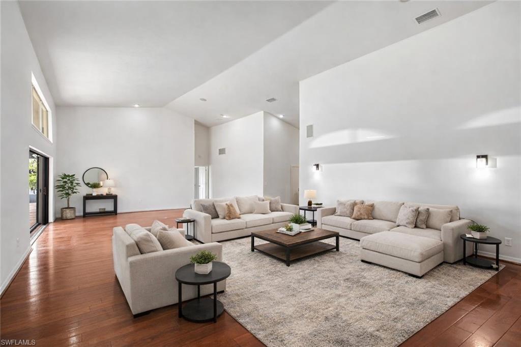 TOWN AND RIVER - Residential