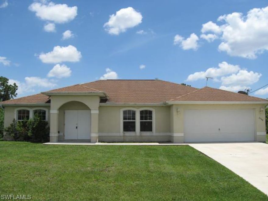 A Beautiful home in a Super location !!! This home features new carpet, new paint, a formal living room and dinning room, a wide open  kitchen, a large great room, an under truss lanai and vaulted ceilings. Come by and take a look at what we have. This is a Fannie Mae Homepath property.