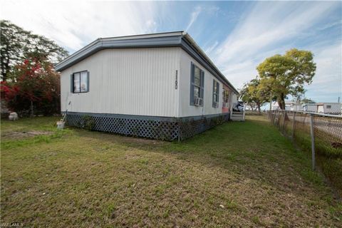 Manufactured Home in CHOKOLOSKEE FL 1160 Rewis DR.jpg