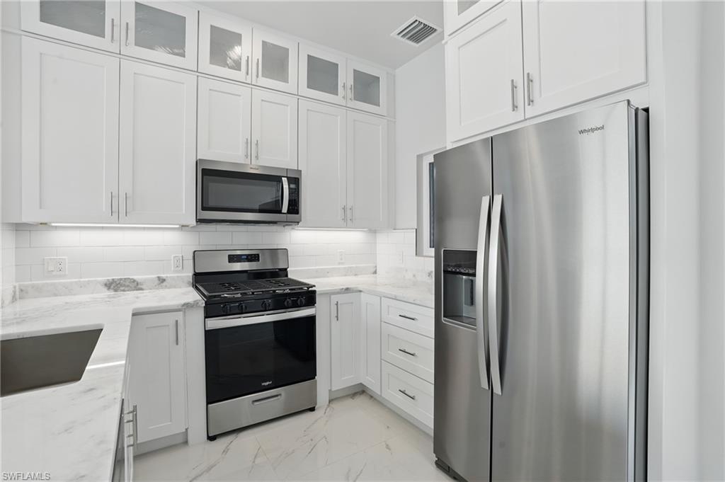 ISLAND SHORES - Residential