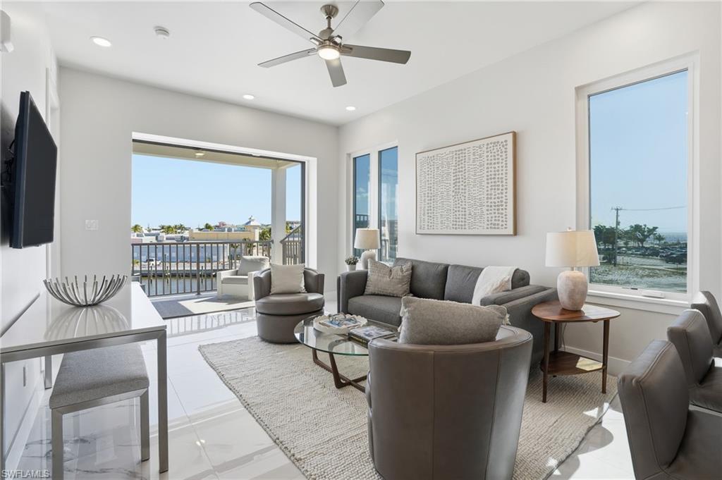 ISLAND SHORES - Residential