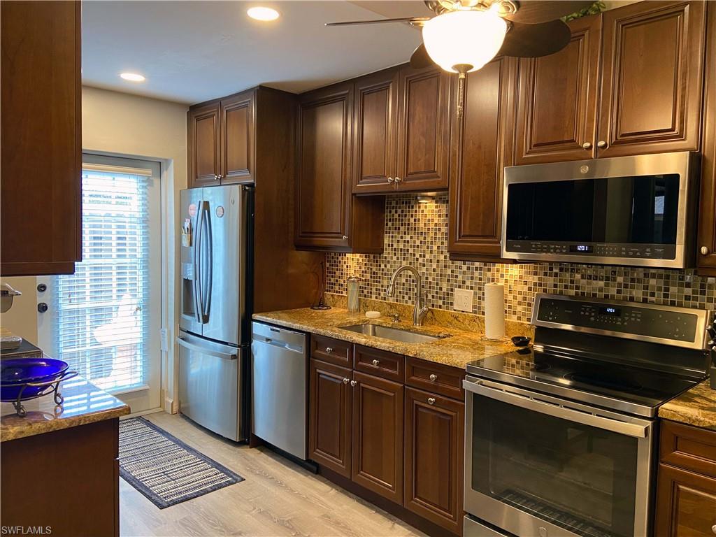 COMPASS POINTE - Residential