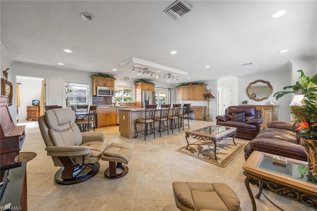 YACHT CLUB - Residential