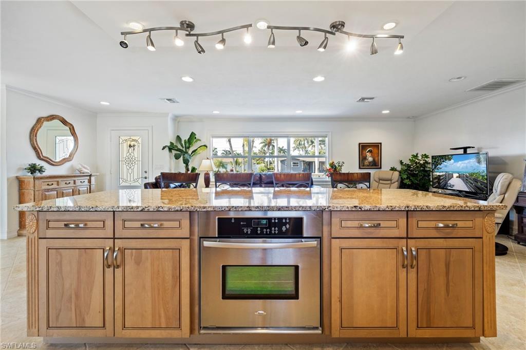 YACHT CLUB - Residential