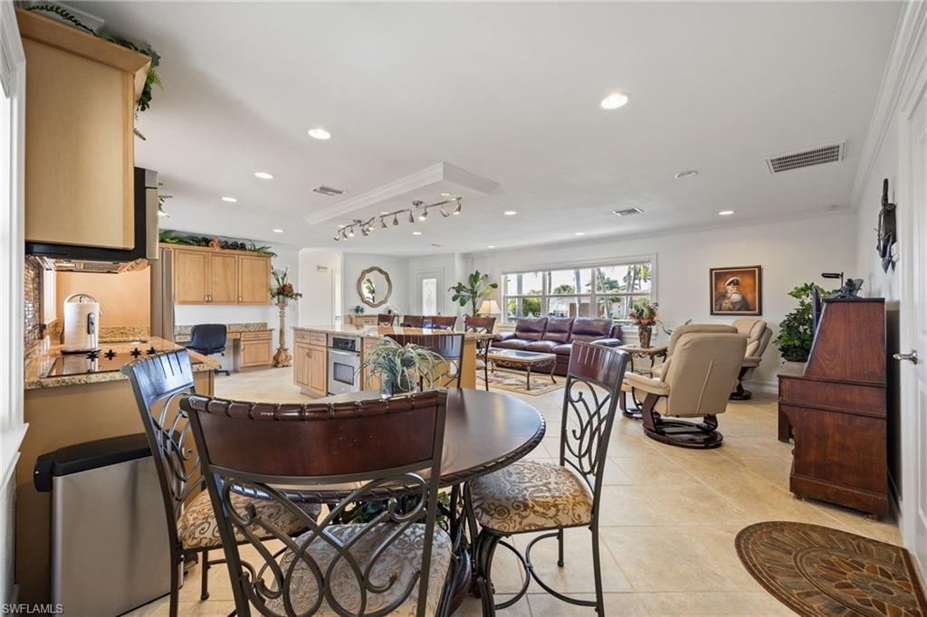 YACHT CLUB - Residential