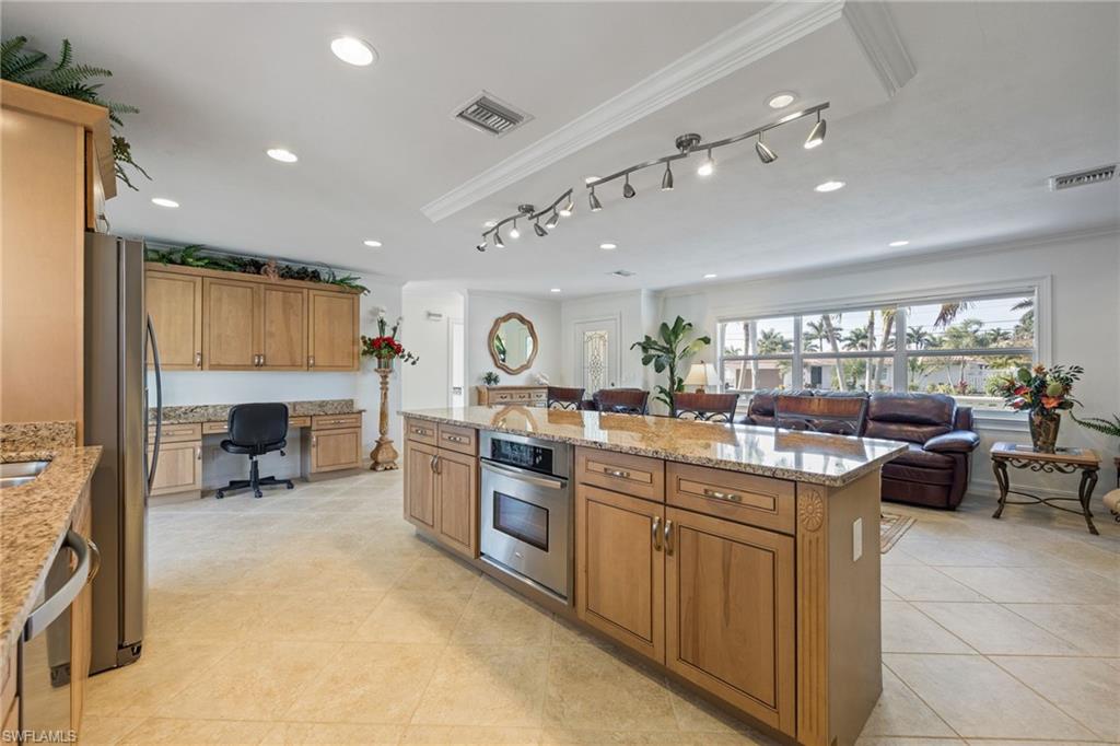 YACHT CLUB - Residential