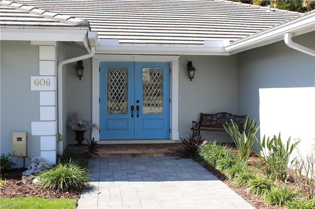 Photo of 606 Park Shore DR, NAPLES, FL 34103 (MLS # 226007561)