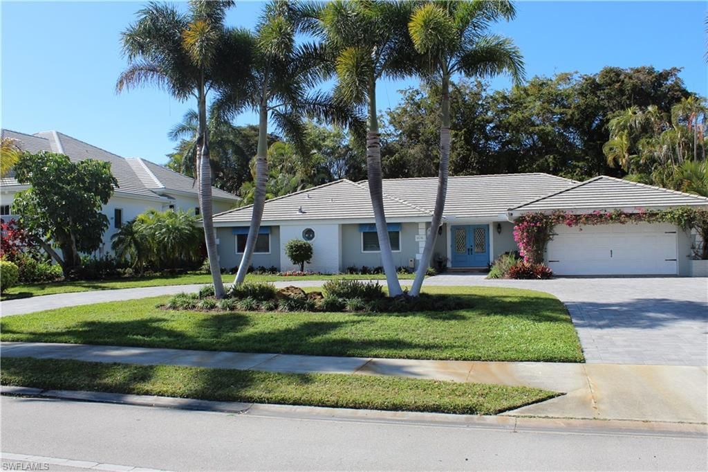 Photo of 606 Park Shore DR, NAPLES, FL 34103 (MLS # 226007561)