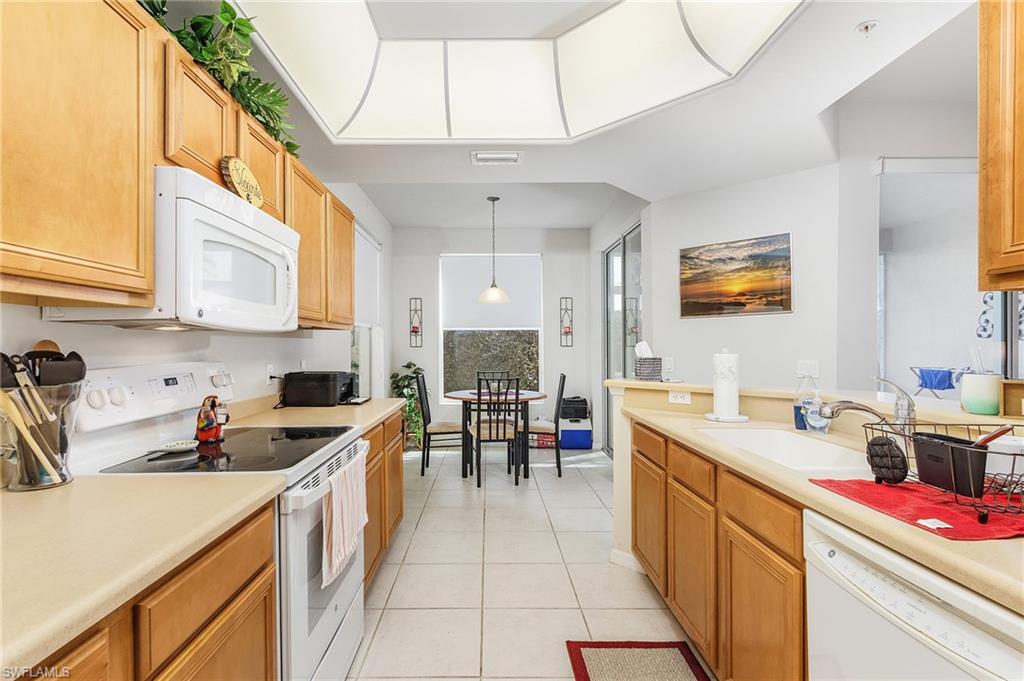 SABAL POINTE - Residential