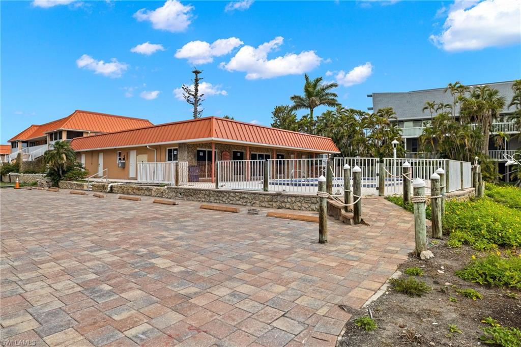 SANIBEL ARMS - Residential