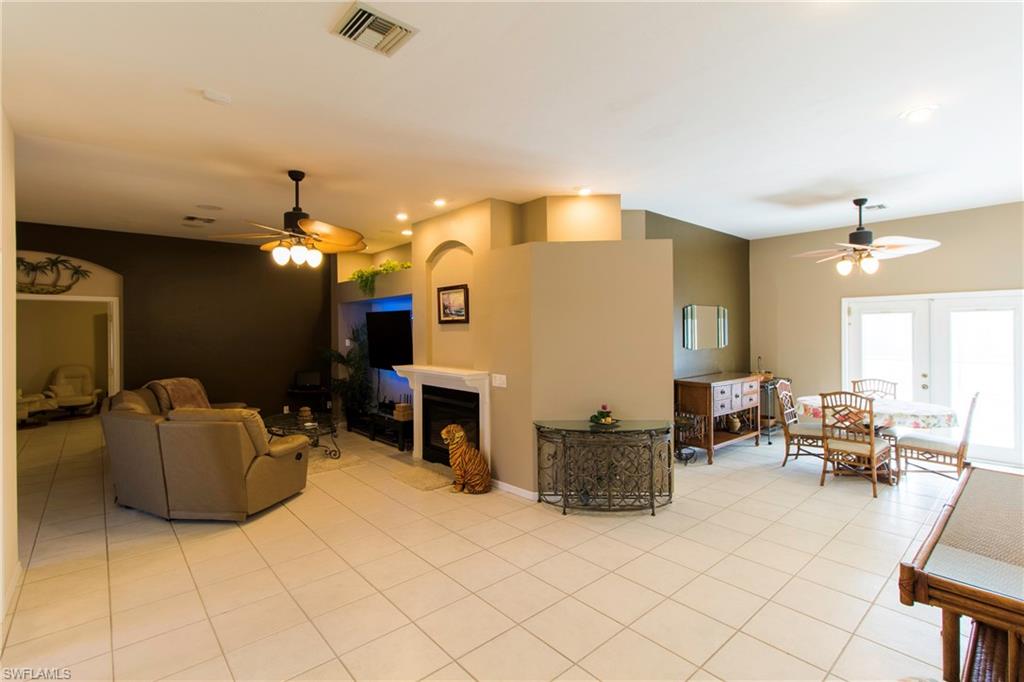 VARSITY LAKES - Residential