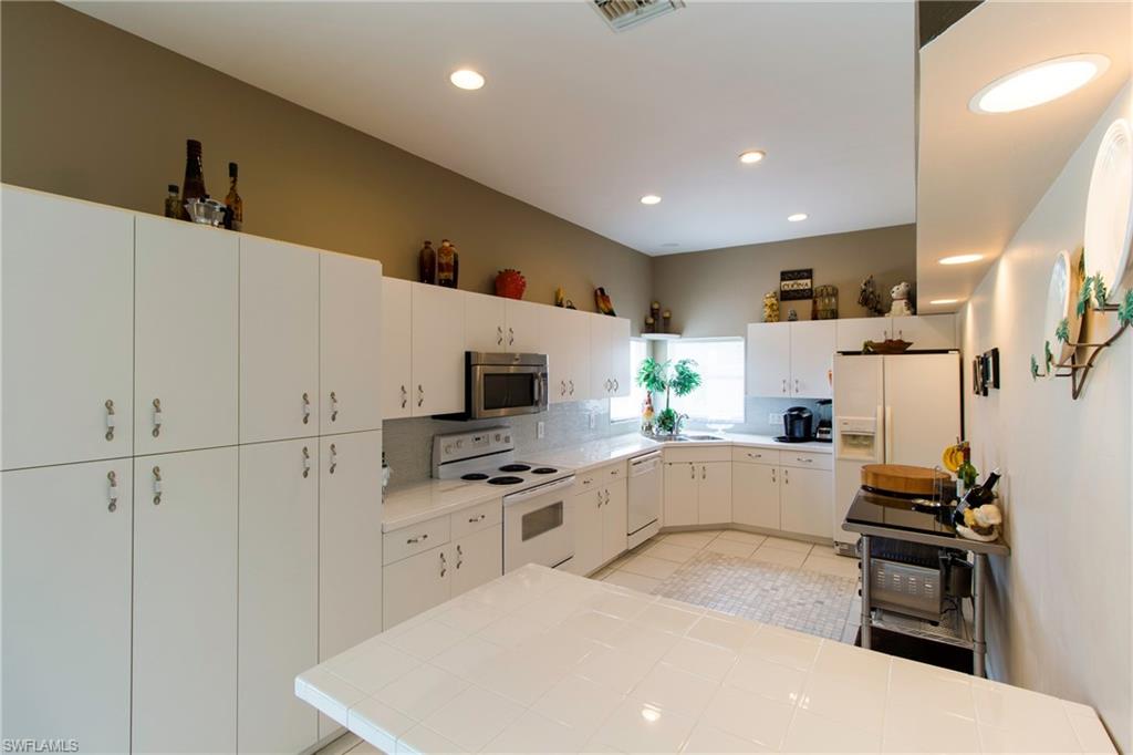 VARSITY LAKES - Residential