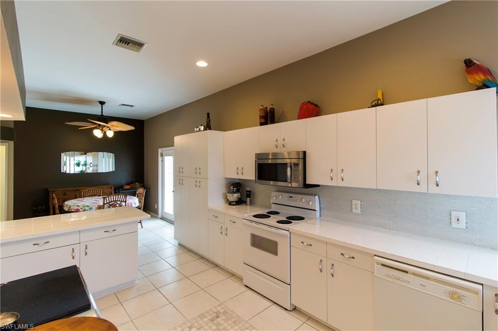 VARSITY LAKES - Residential