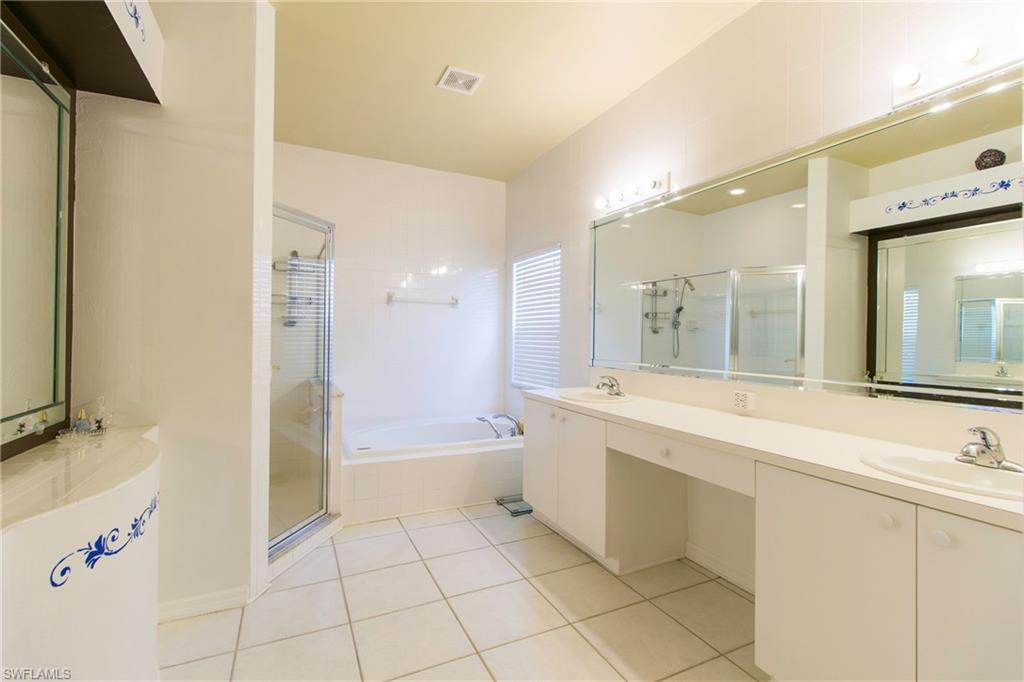 VARSITY LAKES - Residential