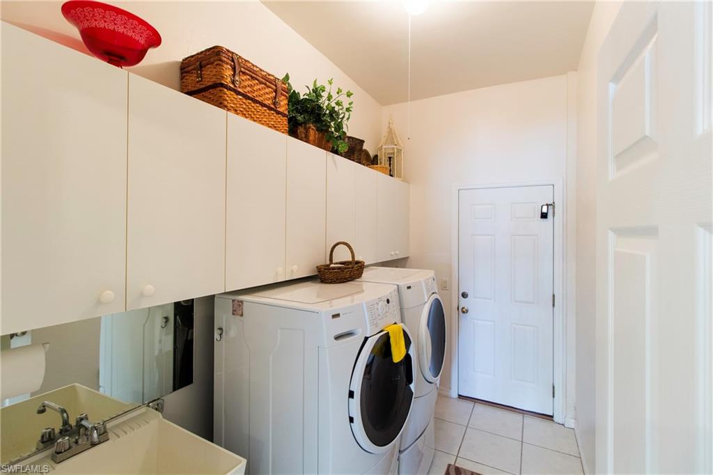 VARSITY LAKES - Residential