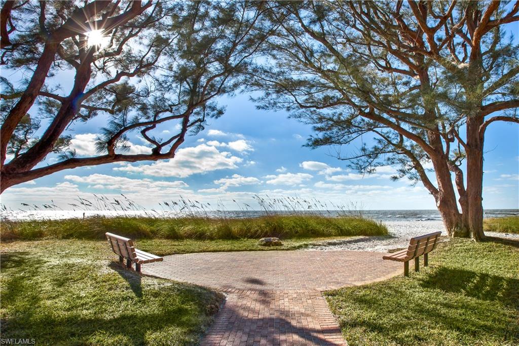 MOORINGS - Residential