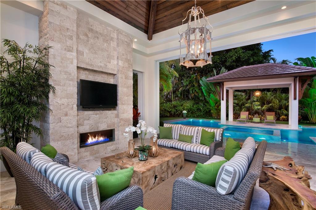 MOORINGS - Residential