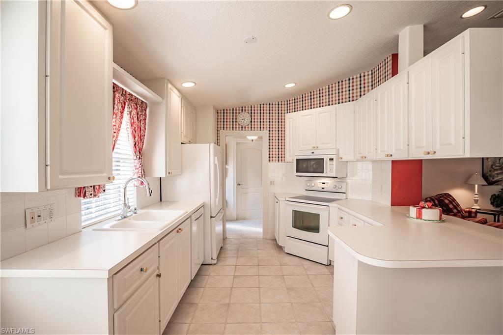 VILLAGE WALK - Residential