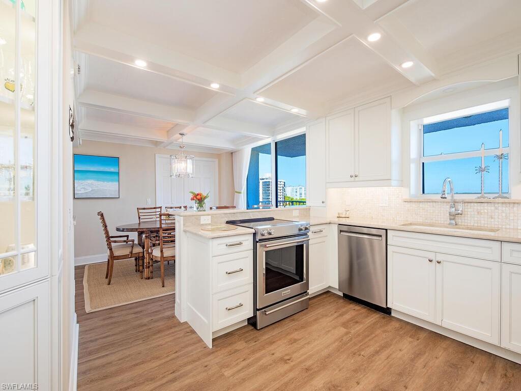 VANDERBILT SHORES - Residential