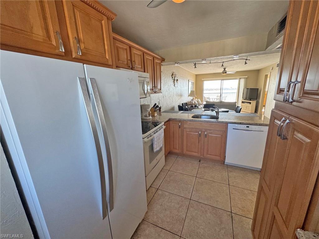 CARLOS POINTE - Residential