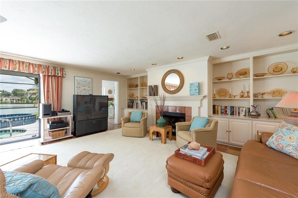 MOORINGS - Residential