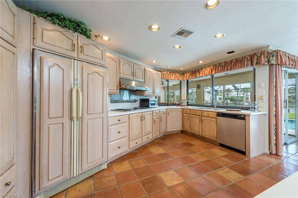 MOORINGS - Residential