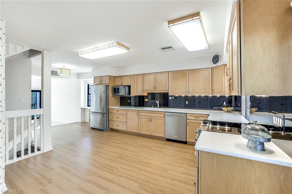 TOWN HOUSE SQUARE - Residential