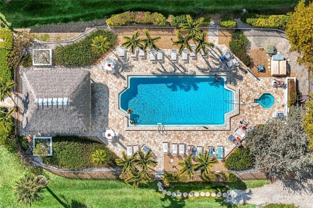 TOWN HOUSE SQUARE - Residential