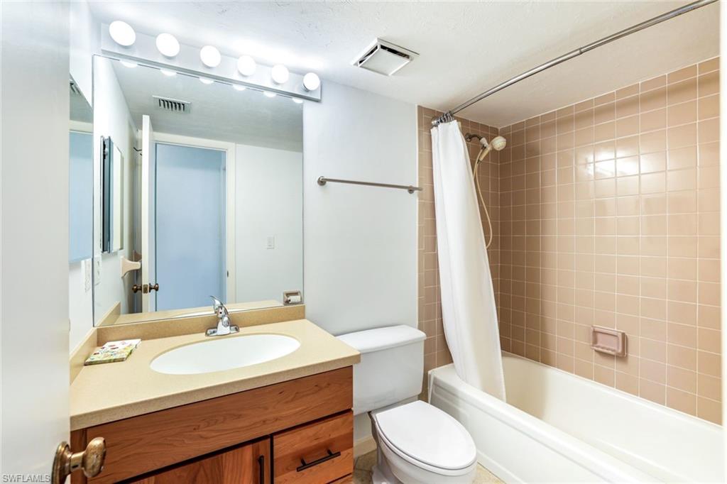 TOWN HOUSE SQUARE - Residential