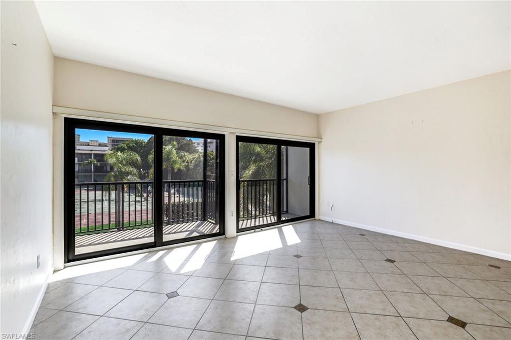 TOWN HOUSE SQUARE - Residential