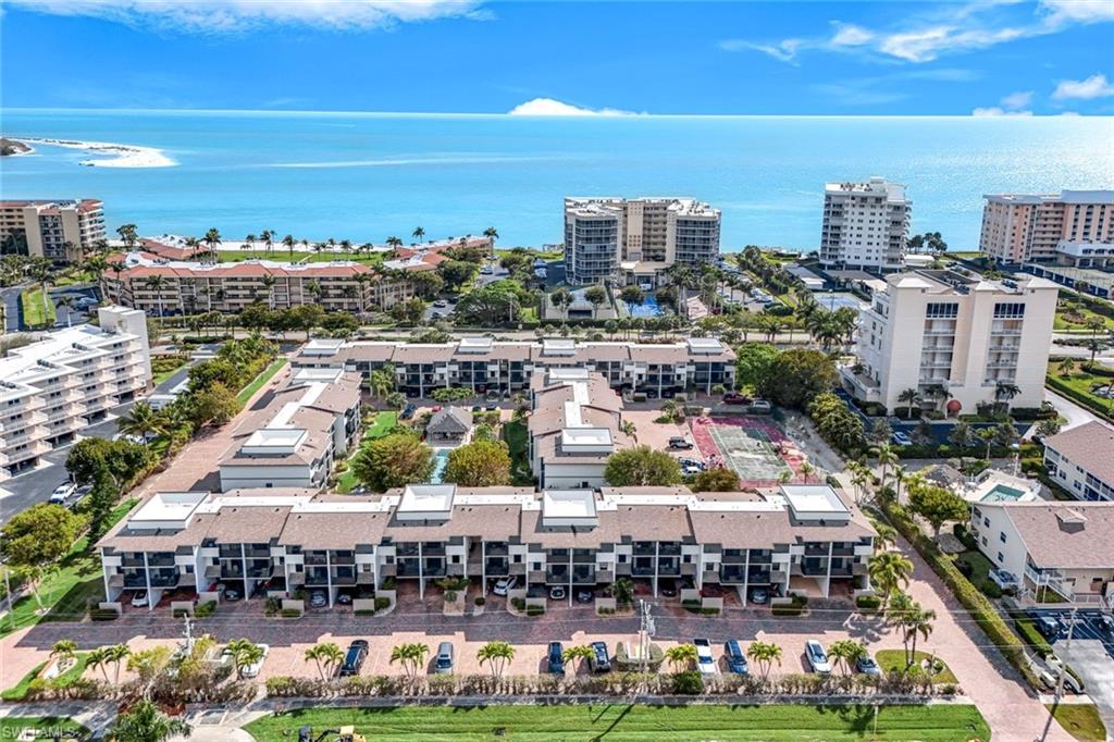 TOWN HOUSE SQUARE - Residential