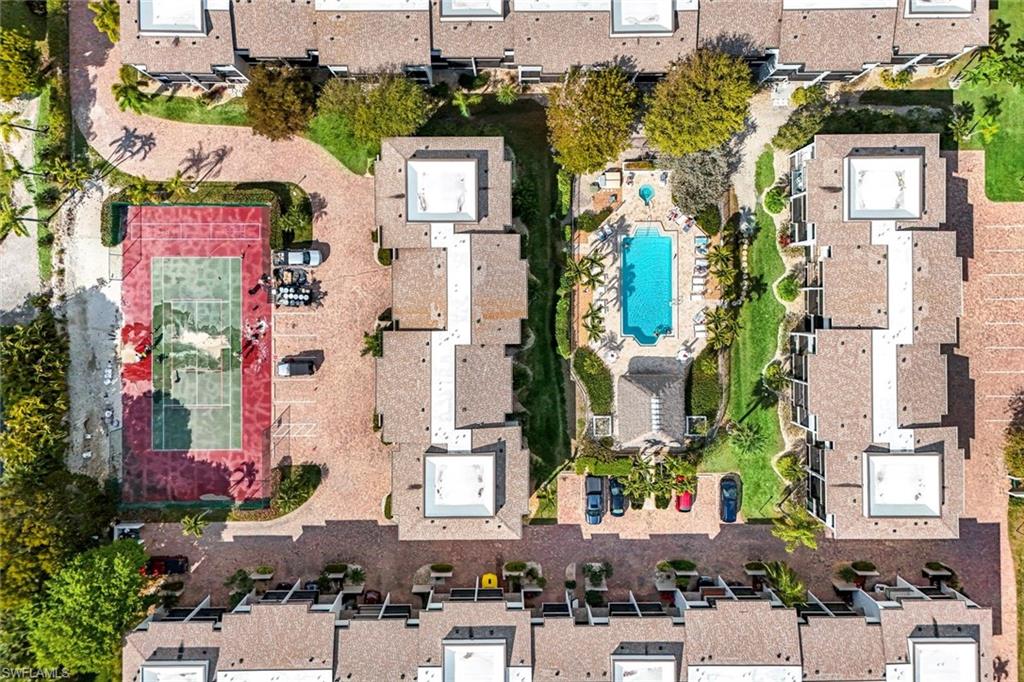 TOWN HOUSE SQUARE - Residential