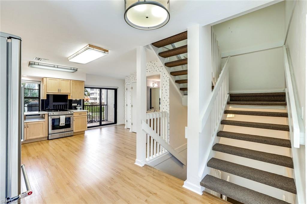 TOWN HOUSE SQUARE - Residential