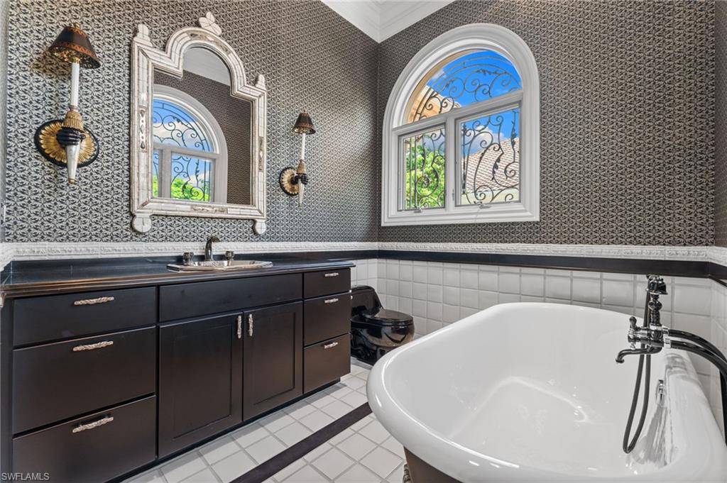 BAY COLONY SHORES - Residential