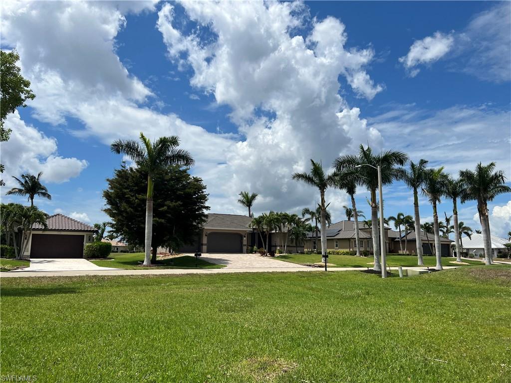 ROYAL TEE COUNTRY CLUB ESTATES - Land