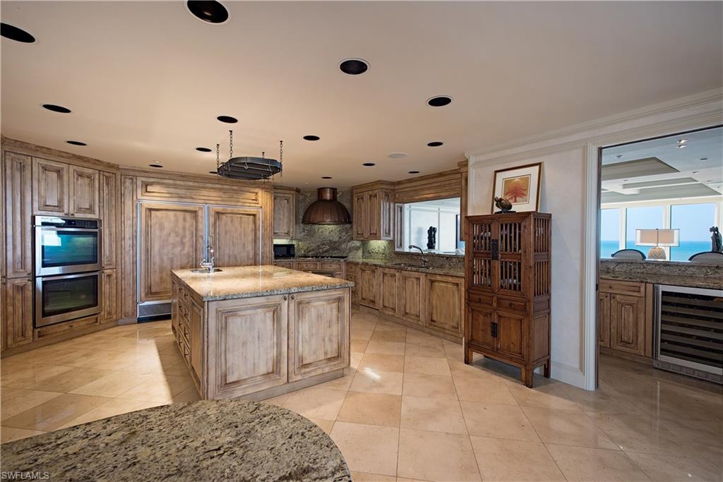 SEAPOINT AT NAPLES CAY - Residential