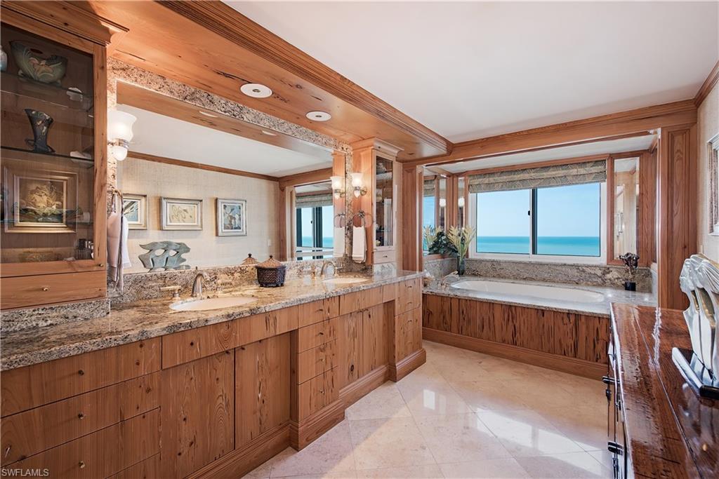 SEAPOINT AT NAPLES CAY - Residential