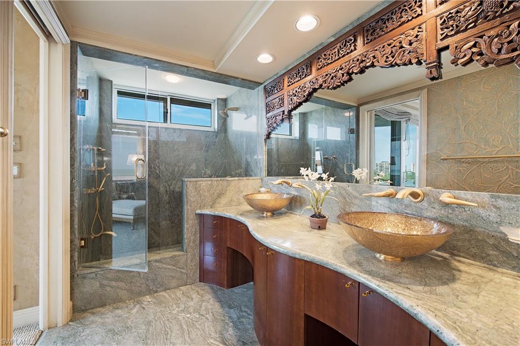 SEAPOINT AT NAPLES CAY - Residential