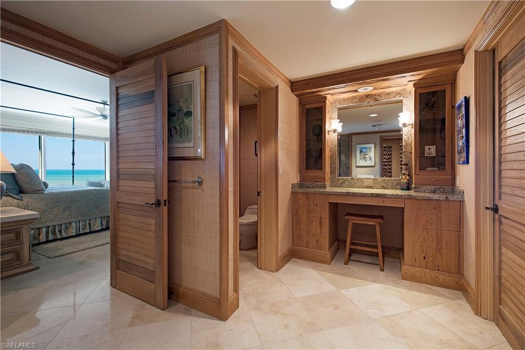 SEAPOINT AT NAPLES CAY - Residential