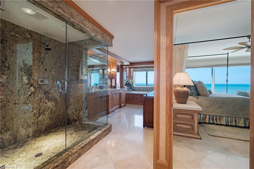 SEAPOINT AT NAPLES CAY - Residential