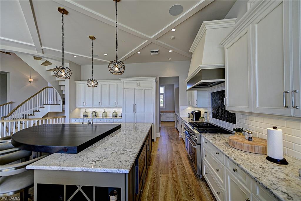 BAREFOOT BEACH - Residential