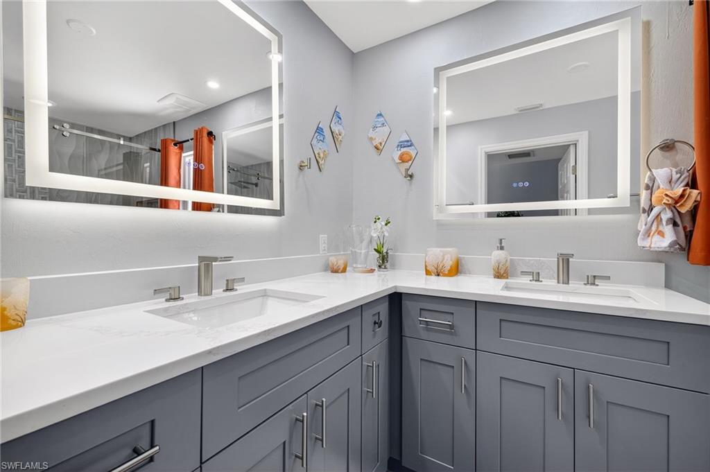 THE ROCKS - Residential