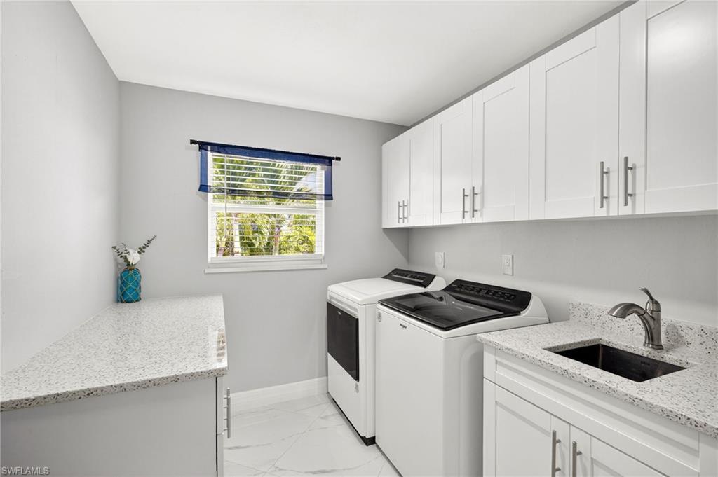 THE ROCKS - Residential